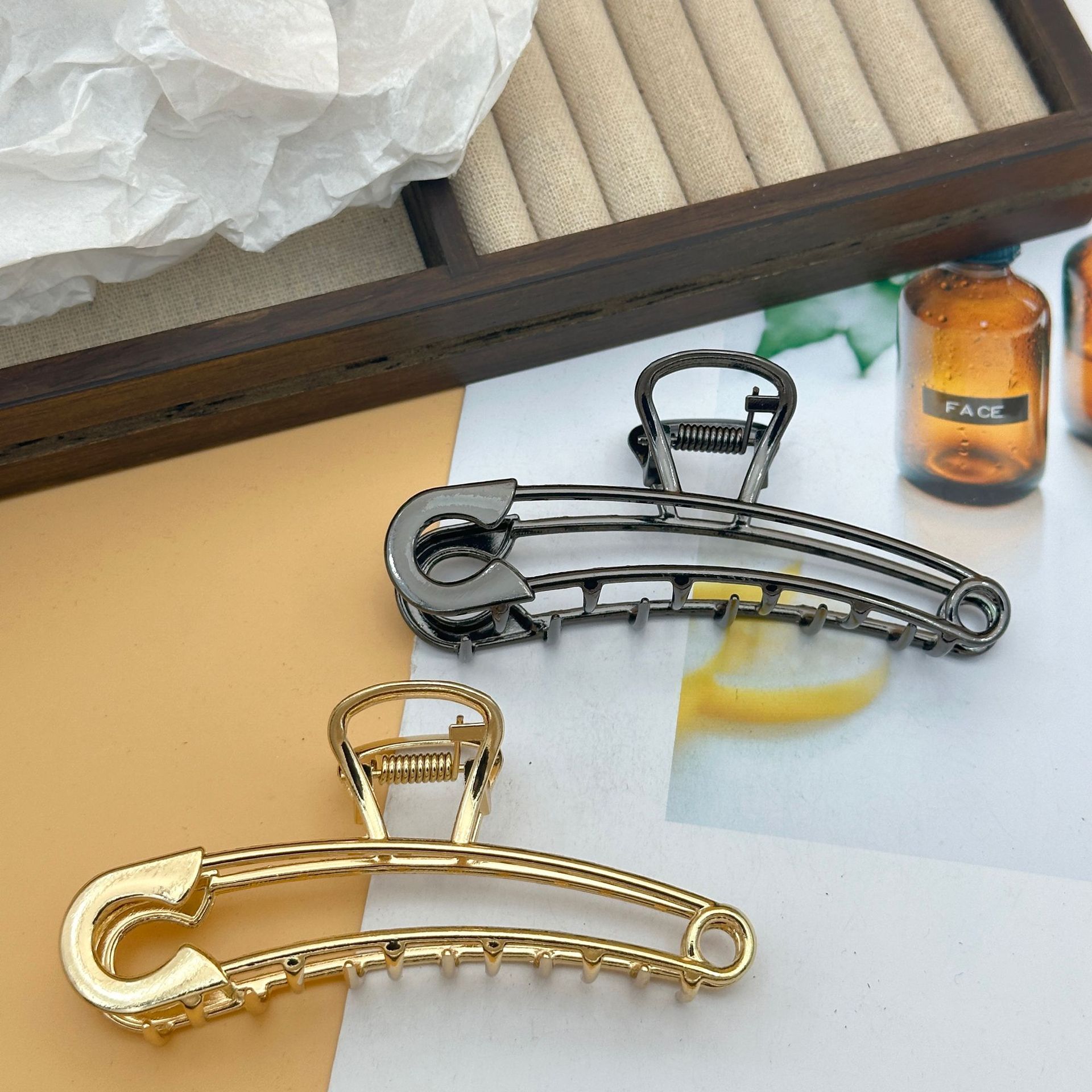 33g Weight Hair Claws Hair Accessories Type 1 Piece Quantity Holiday, Daily Occasion Zinc alloy Material Solid Color Pattern All Seasons Season Women's Gender Plating Design Vacation, Classic Style Style Vacation Classic Style Women's Solid Color Zinc Alloy Plating Hair Claws 4