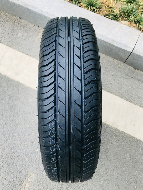 Tire 145/70R12 135/70R12 15570R12 Electric Car Sedan Vacuum Outer Tire Wholesale