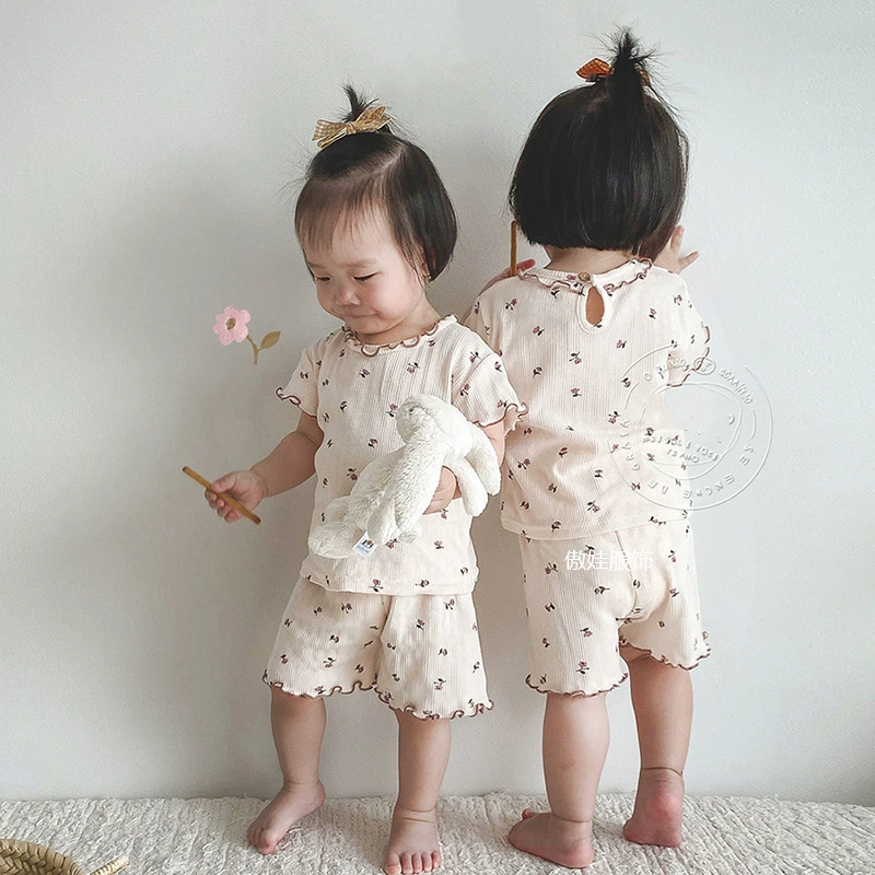 Новинка 2025, летний корейский стиль, новые шорты с короткими рукавами, модный маленький свежий костюм для девочек, детский домашний костюм