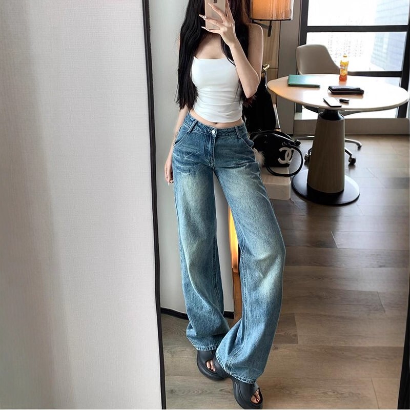 Cool and Stylish Plus-Size Women's Outerwear Loose-Fitting Slimming Ali Jeans with a Winter Design and Faded Flared Denim