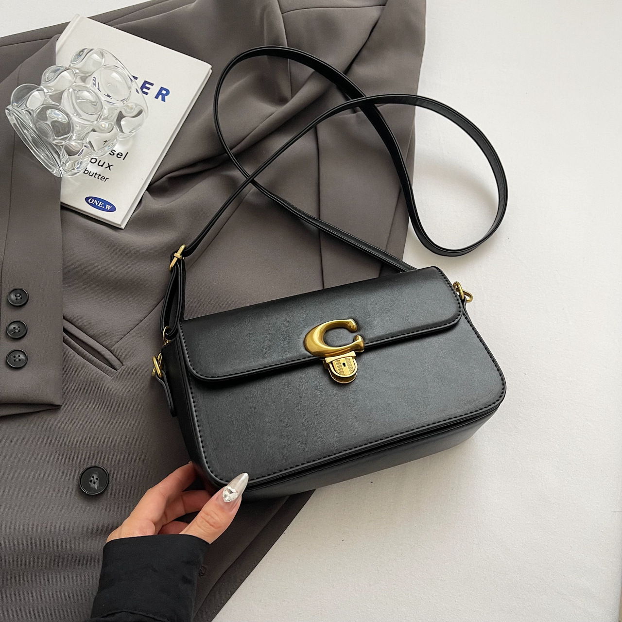 Bolso cuadrado pequeño clásico de presbiterio transfronterizo bags2024 comercio exterior color a juego C casa moda Europa y América retro bolso de mensajero de un solo hombro