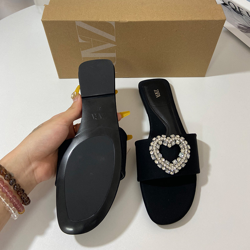 New round headed black rhinestone heart-shaped buckle exposed toe flat slippers versatile fashion sandals for women