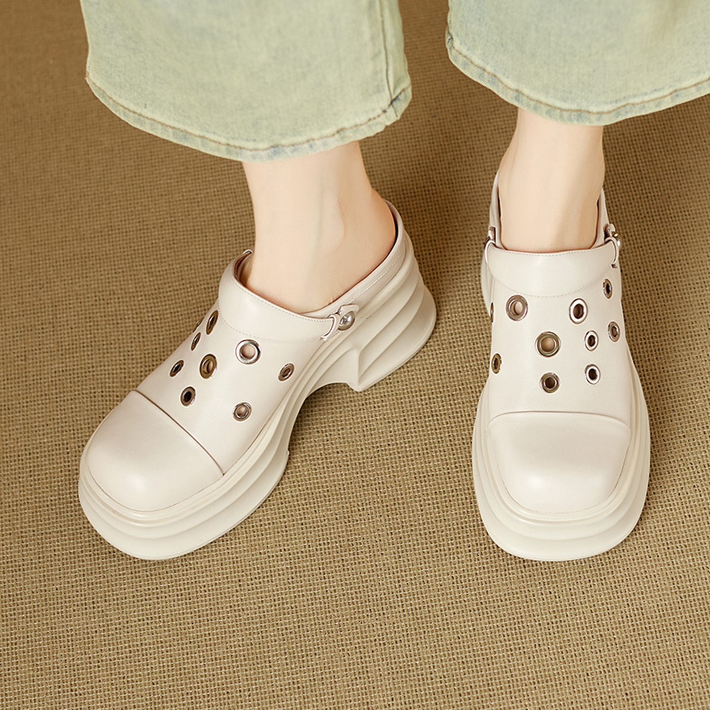 Dép sandal nữ mũi nhọn quai chữ V đế dày gót cao 9 cm — màu trắng ngà