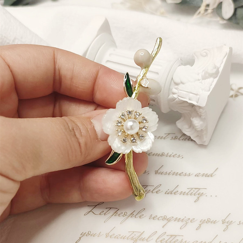 Plant Flowers Spring and Summer New Arrival Brooch Baroque White Color Fresh Women's Dress Cardigan All-Match Corsage