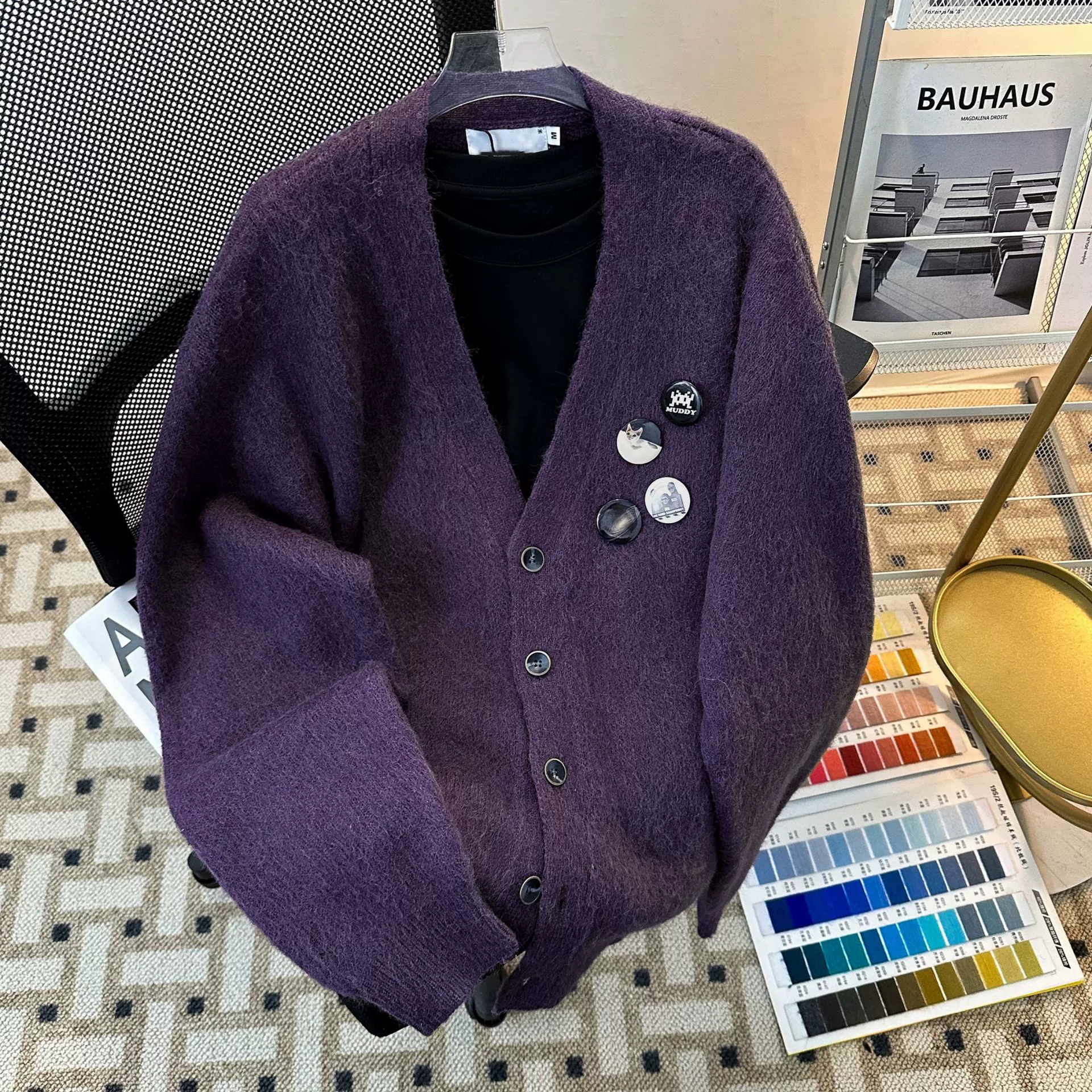 Новый свободный универсальный вязаный кардиган с V-образным вырезом и брошью, в стиле «ленивый шик», для осени и зимы.