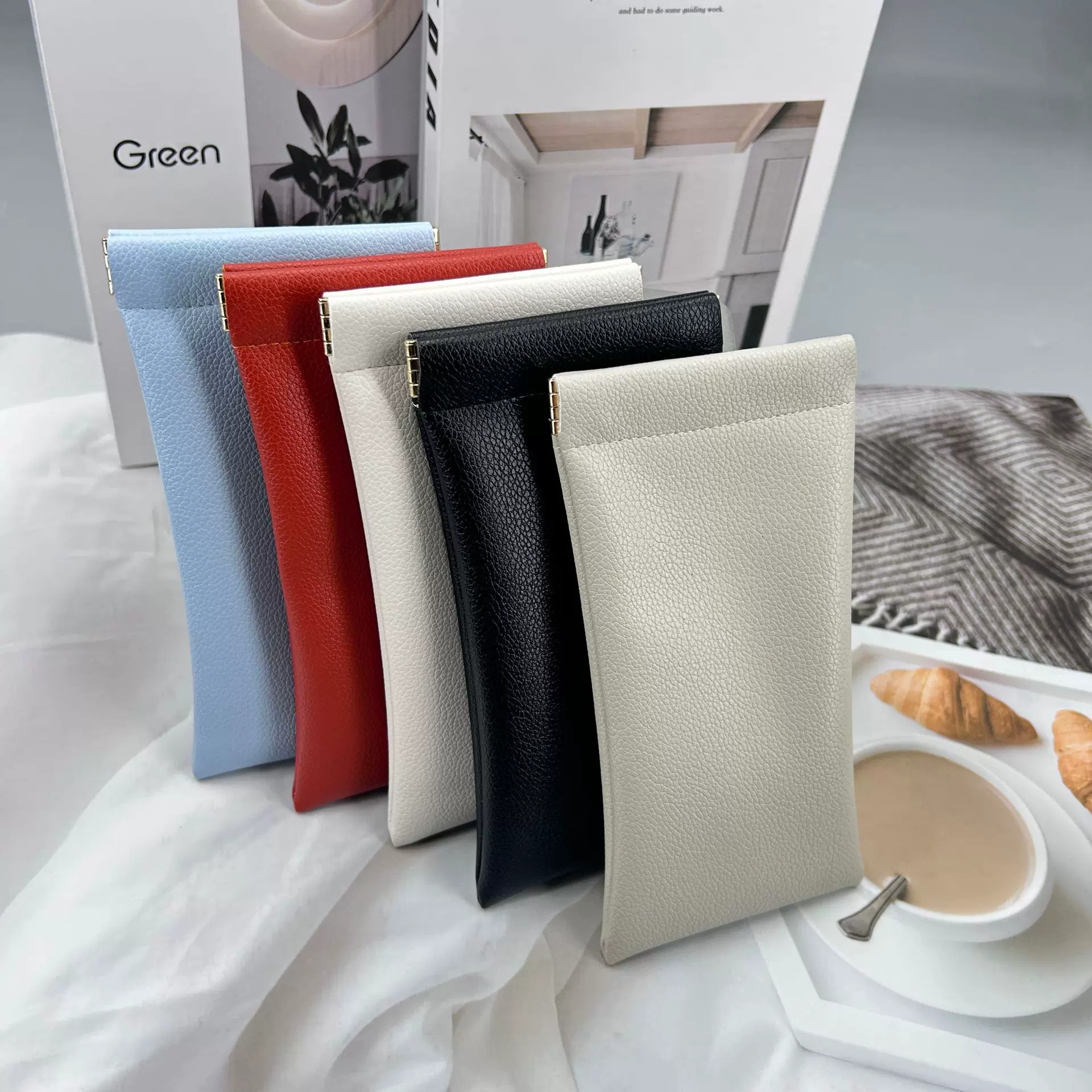 厂家供应眼镜袋自动闭合便携式超软皮随身小号化妆包墨镜收纳包