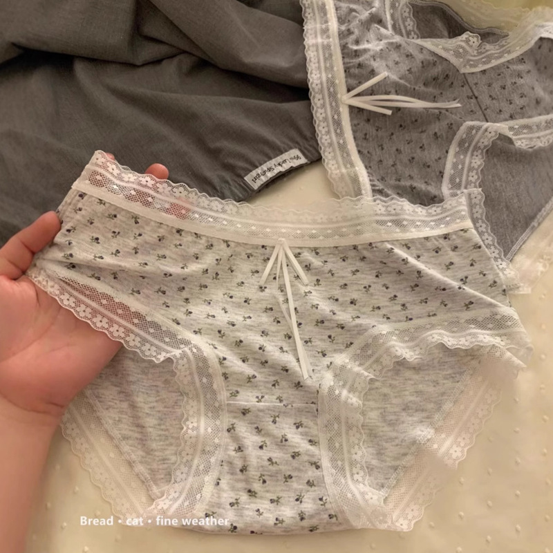 "Beauty Is a Feeling" [Lace and Floral] Sweet Girls Underwear Girls Thin Seamless Briefs