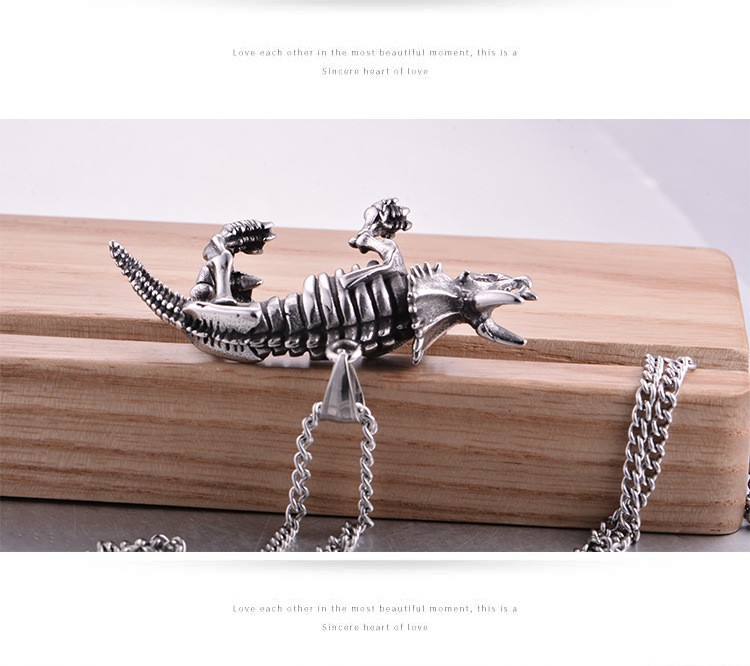 Collana con pendente scheletro di dinosauro in acciaio uomo_voghion.com
