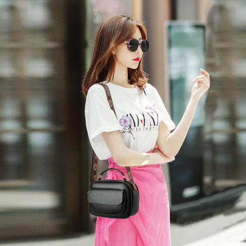 Large-capacity bag, women's fashionable cross-shoulder portable small square bag, 2026 summer new style, niche women's single-shoulder bag