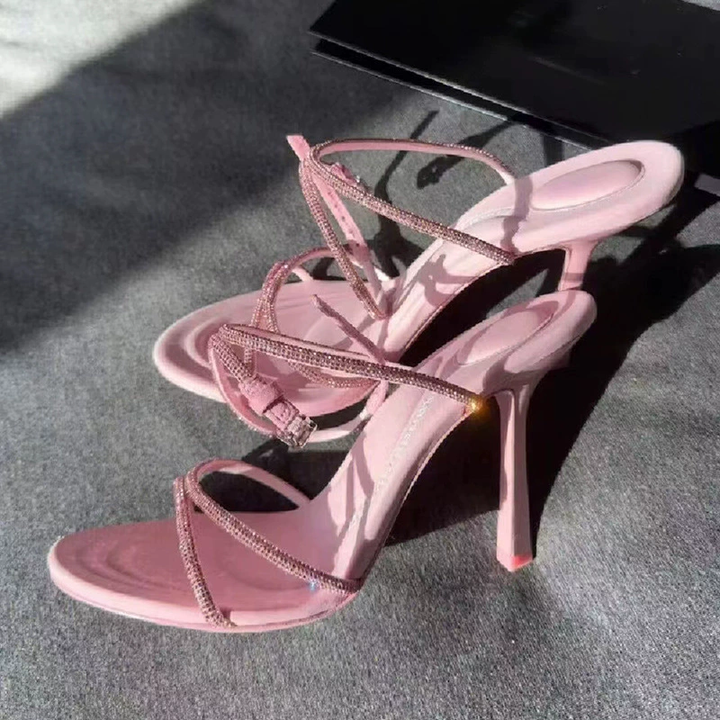Fuchsia sexy universal sandals with a strap, (Physicals)