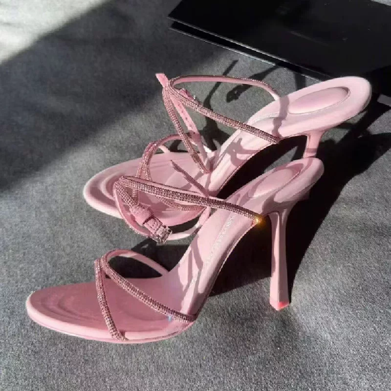 Fuchsia sexy universal sandals with a strap, (Physicals)