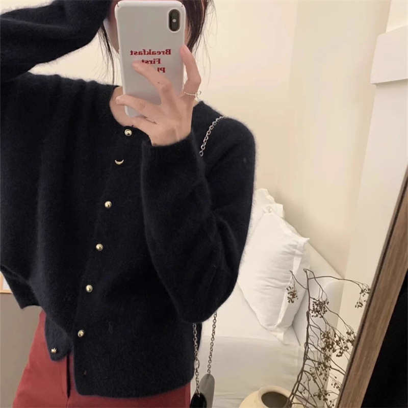 温柔气质纯色圆领针织毛衣开衫女秋冬软糯针织外套金扣慵懒上衣女|undefined