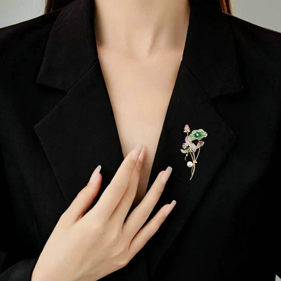 Pearl Lotus Pin, Yaxa sancaqları