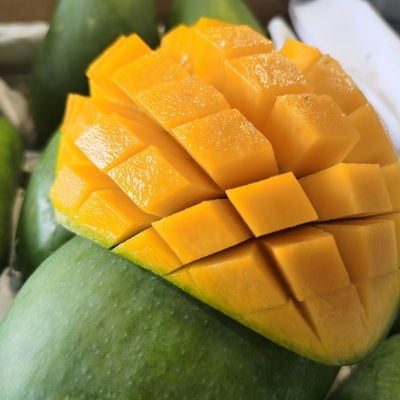 Sweetheart Small Jinghuang mango Vietnam Green Mango Fresh fruit