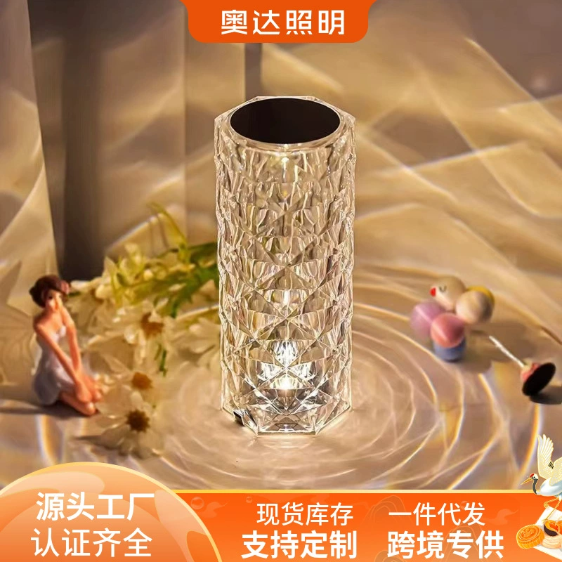 Спотовая розовая маленькая настольная лампа