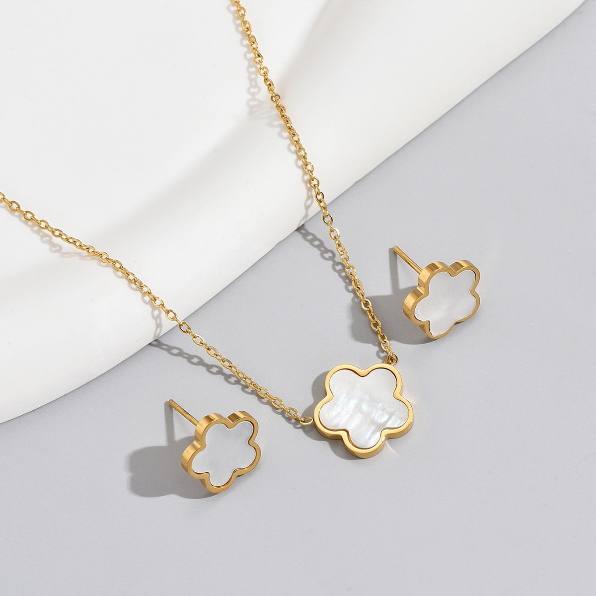 Floral Necklace Design