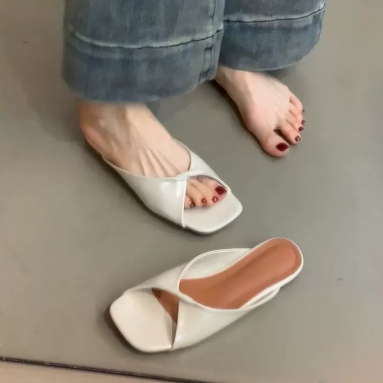 Женские плоские французские сандалии для улицы, лето 2025, новые ретро-римские туфли с юбками и элегантные шлепанцы