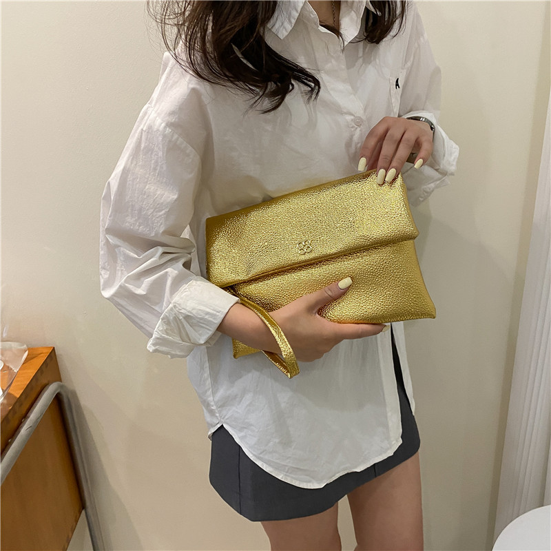 Women's Medium Pu Leather Solid Color Streetwear Magnetic Buckle Envelope Bag display picture 2