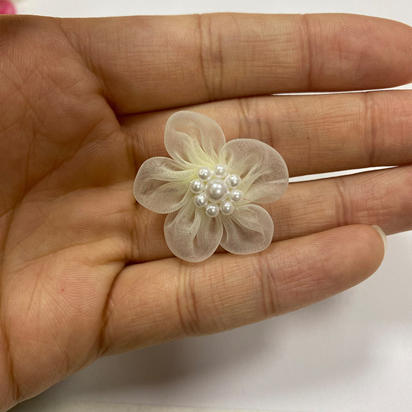 Fashionable accessory handmade flower-shaped