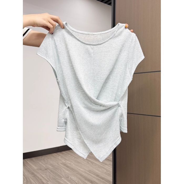 ヨーロッパの人気の女性用半袖Tシャツ2025新しい夏の薄いスタイル、軽い高級感、ハイエンド、超人気の年齢を減らすユニークなトップス|undefined