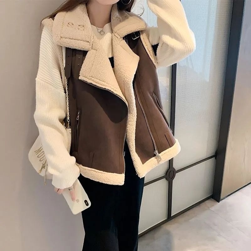 Película en un chaleco de mujer otoño y invierno nuevo suelto estilo coreano aire extranjero plegado con caballo de cordero clip de caballo mujer