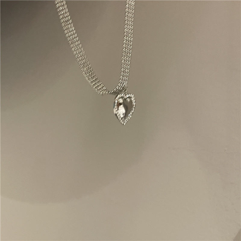 Japanese And Korean Design Sense Same Style As Yang Chaoyue Sweet Cool Style Heart Shape With Diamond Clavicle Chain Female Ins Personality Simple Necklace Fashion display picture 5