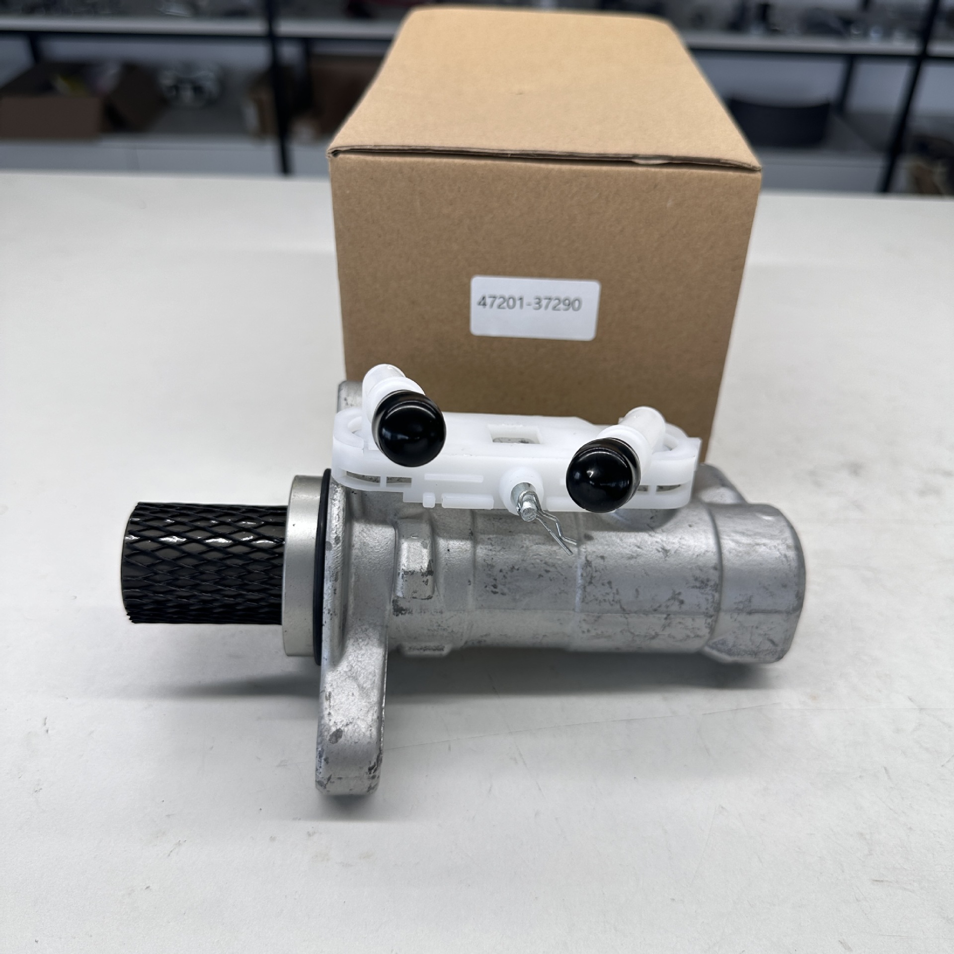 Suitable for Toyota Coaster Brake Master Cylinder 47201-37290 4720137290