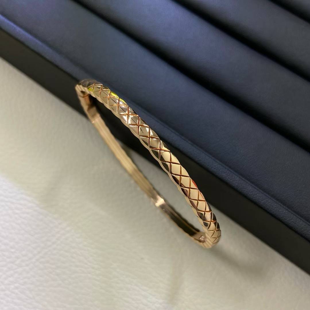 With diamond pattern, golden, pink gold