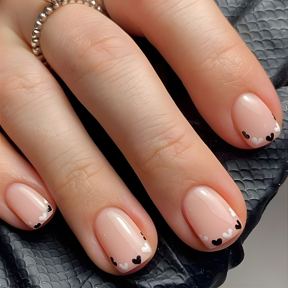 Ventas transfronterizas de polvo desnudo en blanco y negro, cuidado de uñas, dulce y simple, 24 piezas de uñas cortas falsas, parches de uñas falsas