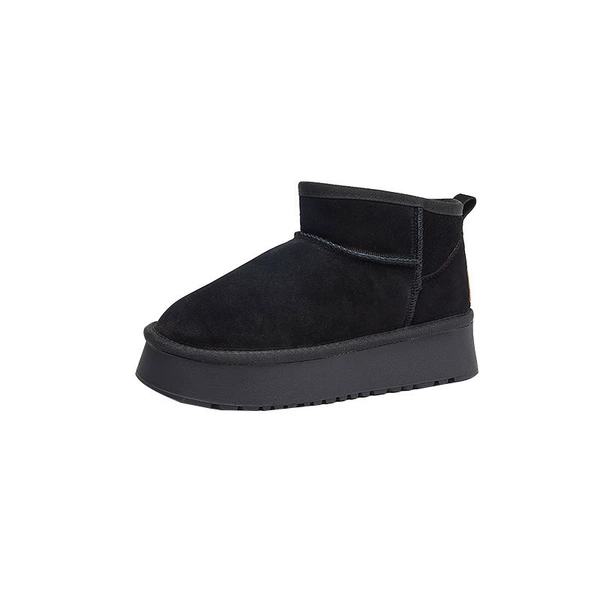 Black thick snow boots