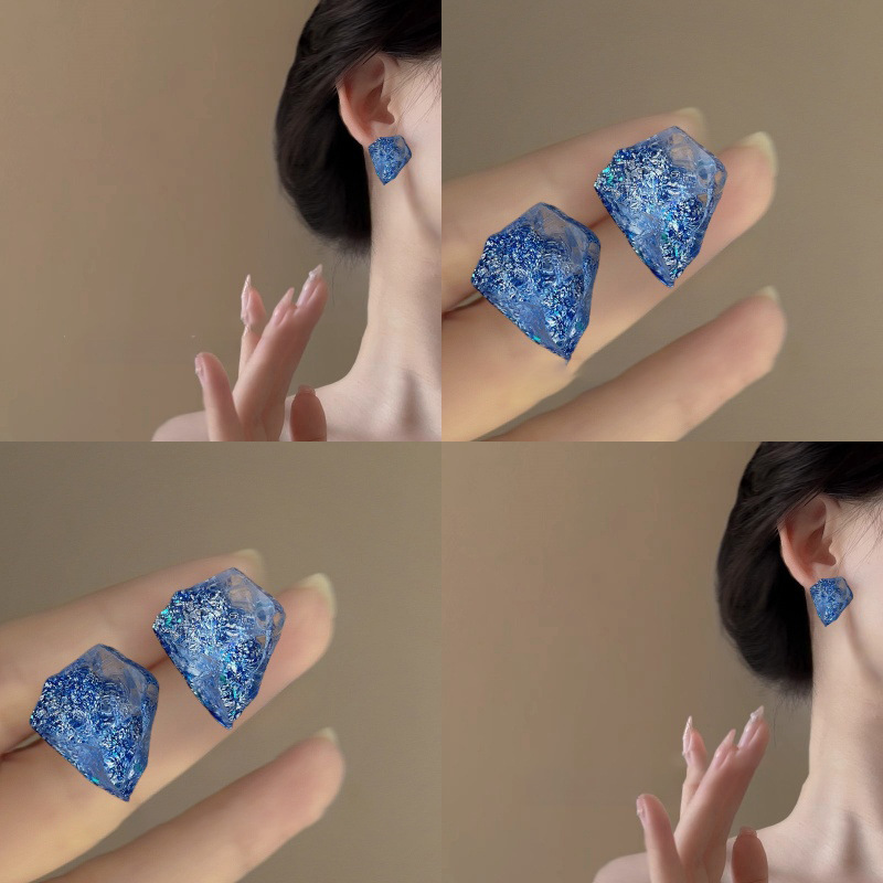 Pendientes de resina irregular de aguja de plata Pendientes de diseño de nicho de personalidad Pendientes de sentido avanzado de temperamento simple de moda Mujeres