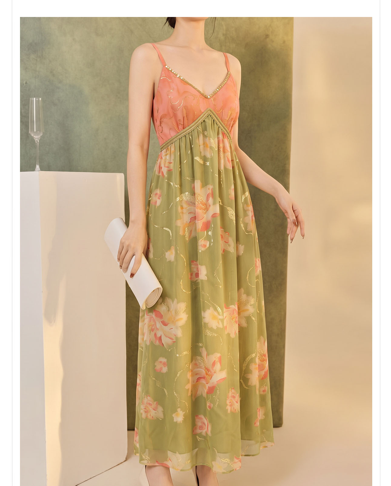 Đầm maxi lụa hoa vàng cổ chữ V kèm thắt lưng — Xanh da trờicolor chi tiết 12