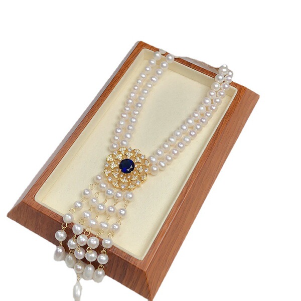 Retro fashionable necklace from pearl
