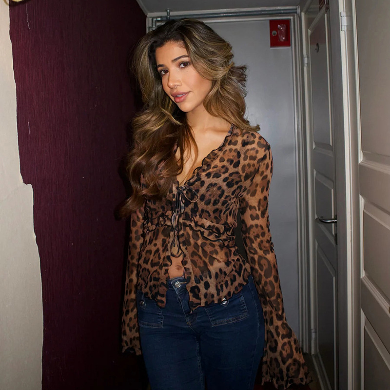 美式知性复古豹纹网纱系带喇叭袖衬衫女木耳边薄款微透修身短上衣