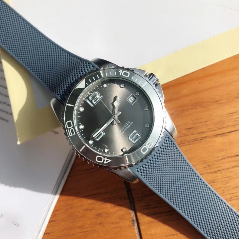 실버 그레이 테이프 스타일