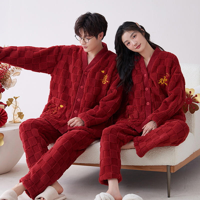 Pareja de pijamas de otoño e invierno para hombres y mujeres de lana de coral engrosada de franela forrada de lana traje rojo de boda