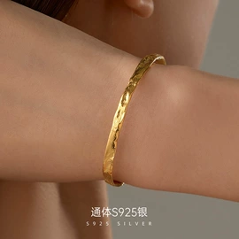 戒指;耳钉;手链
