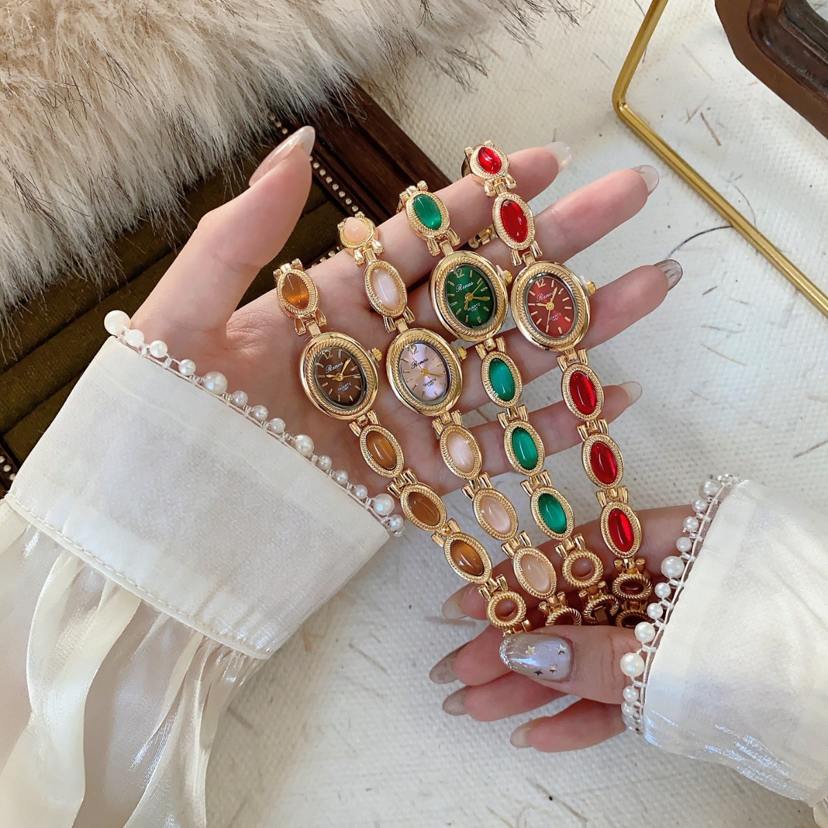 Hot-Selling Foreign Trade Oval Small Dial Watch for Women Niche Retro Palace Style Bracelet Style Women's Watch Fashion Cross-Border Hot Style