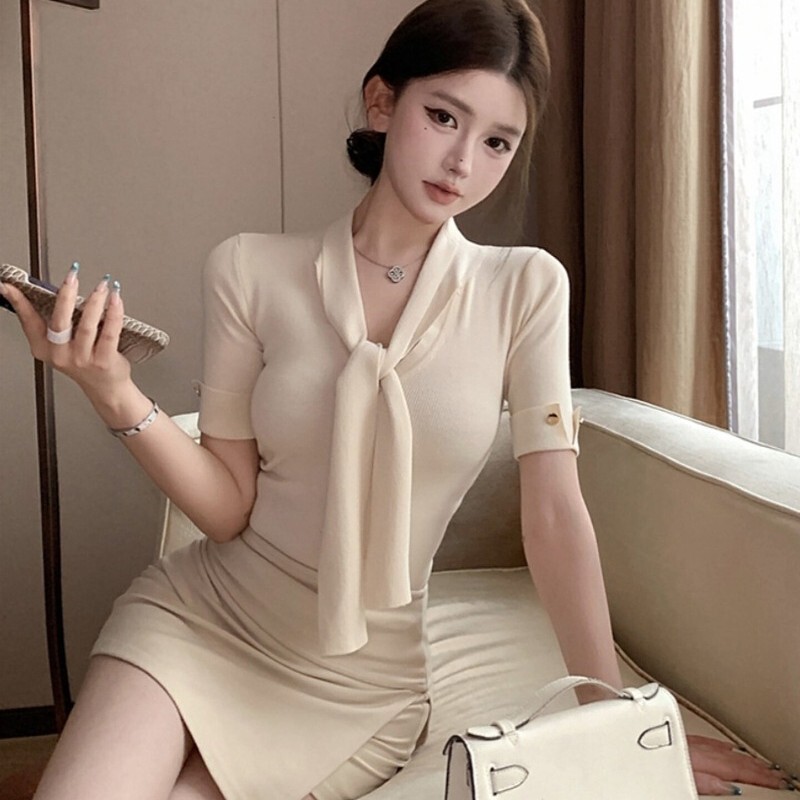 Elegant tie-neck short-sleeve T-shirt for women, summer pure and sexy, sweet and spicy, sexy V-neck top, high-end French style, absolutely beautiful Elegant tie-neck short-sleeve T-shirt for women, summer pure and sexy, sweet and spicy, sexy V-neck top, high-end French style, absolutely beautiful