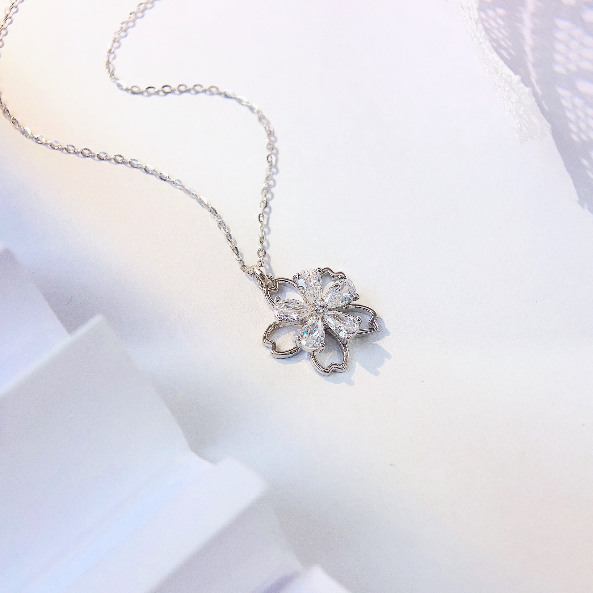 Simple Style Flower Sterling Silver Inlay Zircon Pendant Necklace display picture 1