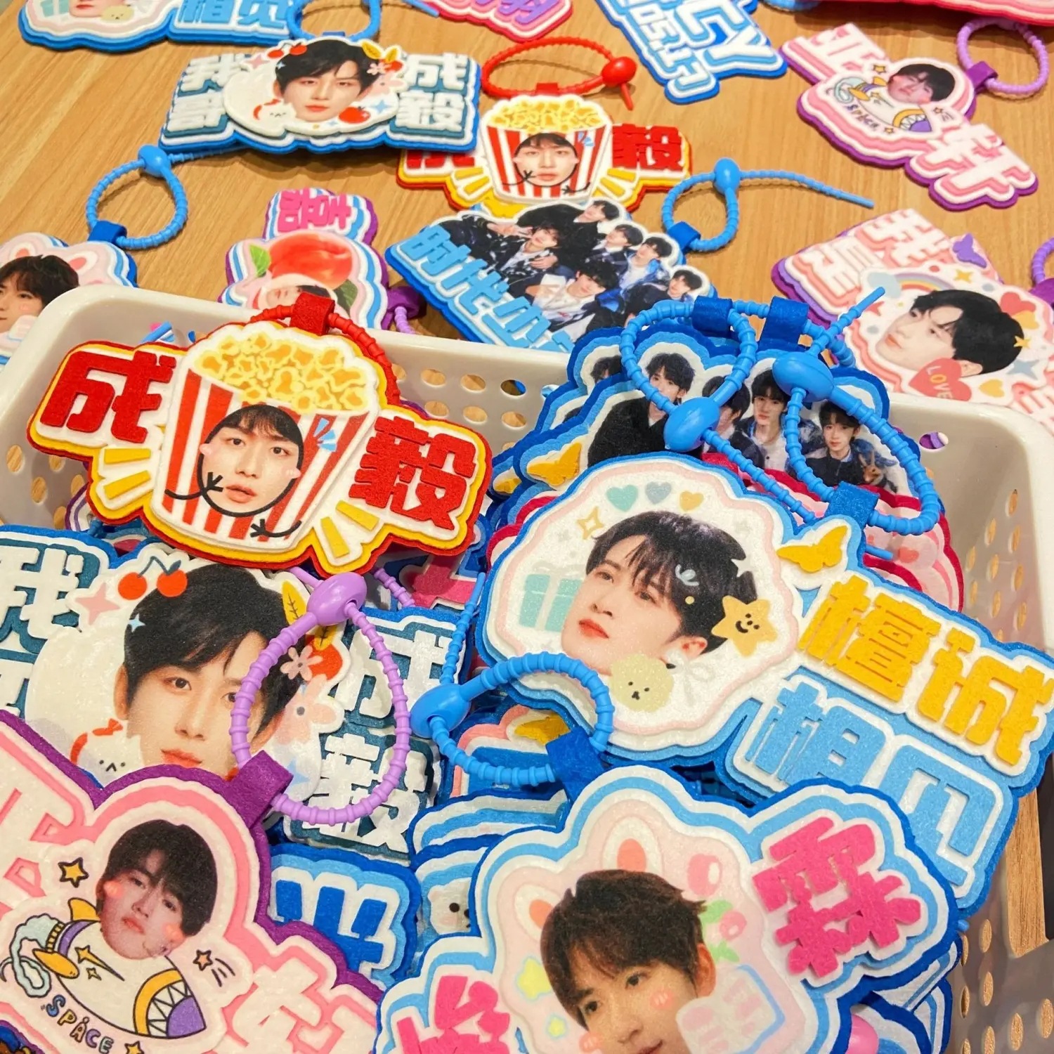 明星姓名牌时代少年团成毅不织布文字挂件头像毛毡必备挂饰手工