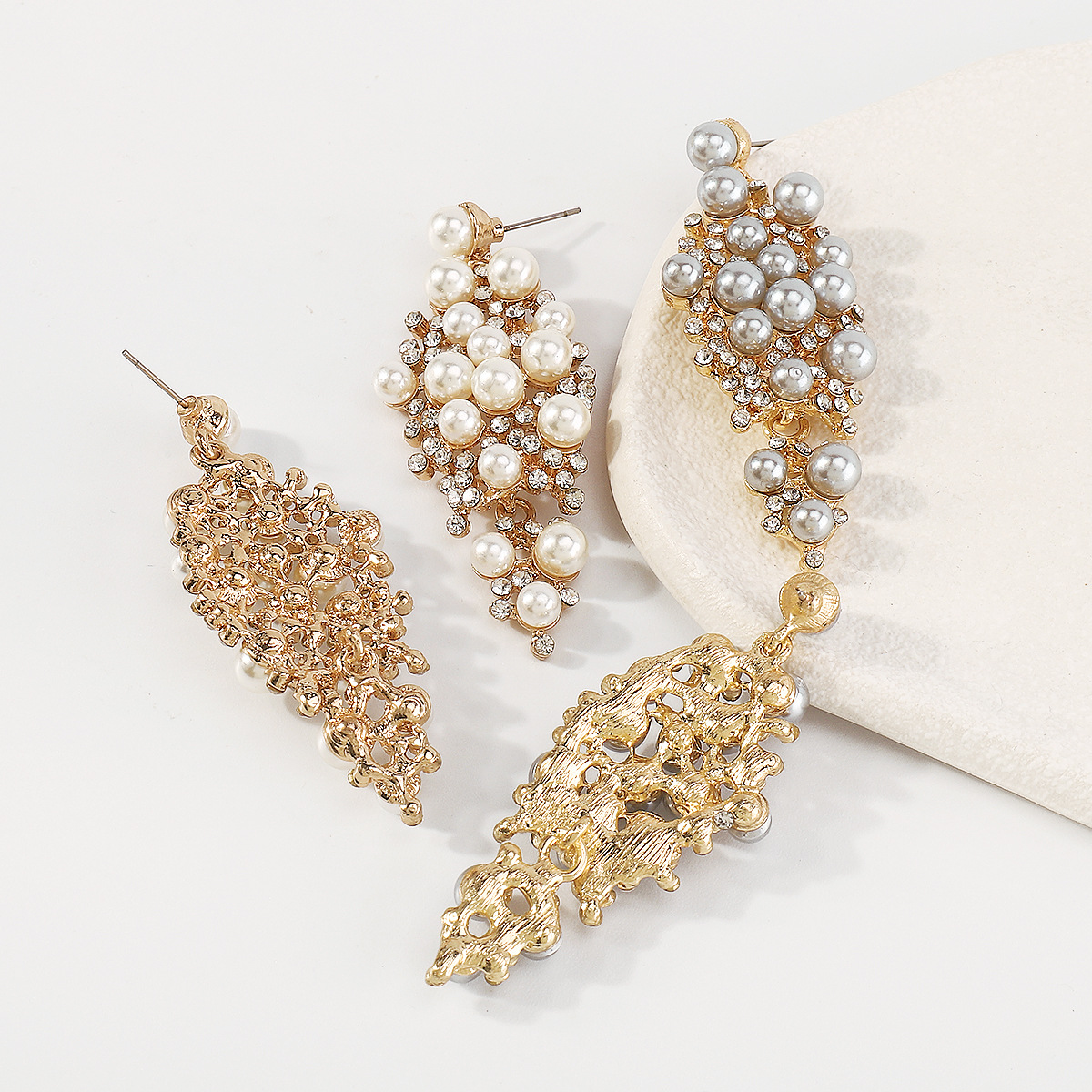 Moda Color Sólido Aleación Enchapado Embutido Perlas Artificiales Diamantes De Imitación Mujeres Pendientes De Gota 1 Par display picture 4
