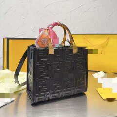 人気のXiaohongshuの新しいF光沢のあるプリントレター本革レディースバッグは、ポータブルショルダークロスボディトートレザーバッグとして使用できます