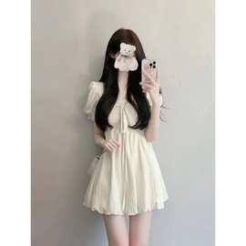 夏日可甜可盐小个子法式初恋纯欲设计感收腰显瘦短款方领连衣裙子