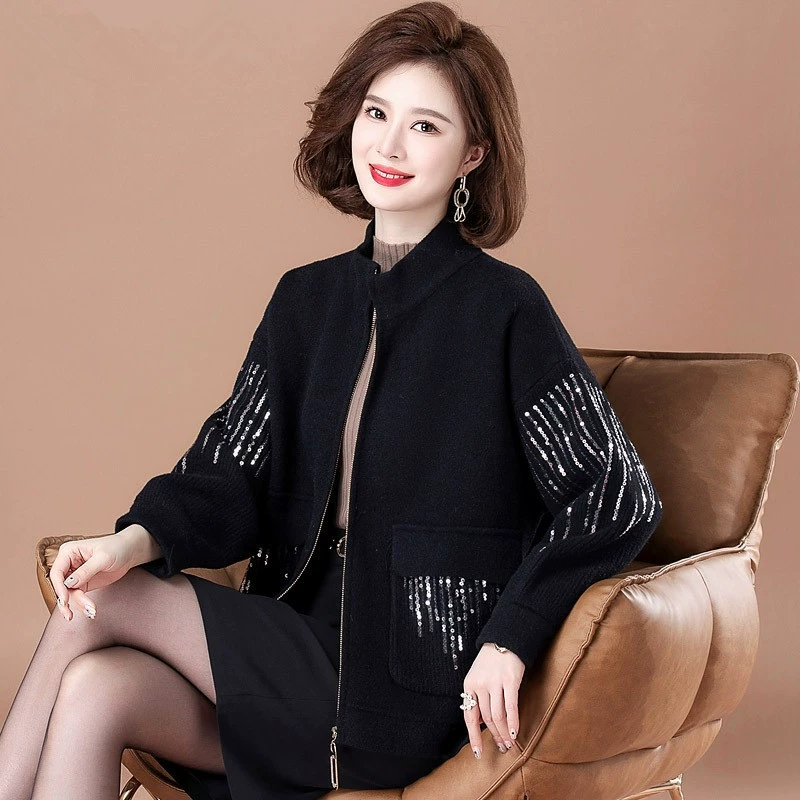 Весна 2025: новый стильный наряд для невысоких мам: элегантный комплект из весенне-осенней куртки для женщин среднего и старшего возраста.