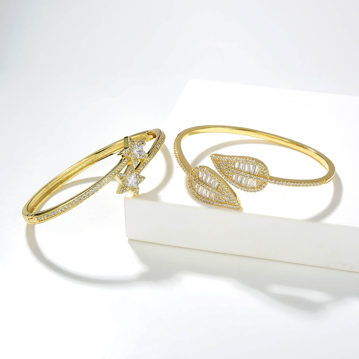 Fashion open simple copper gold-plated inlaid zirconium leaf star bracelet