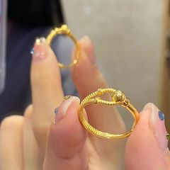 Vietnam Sea Gold Ring with Interlocking Circles, Women's Cable Style Plain Band Ring, Live Knot Finger Ring, Xiaohongshu Style, Unique Design Accessory
