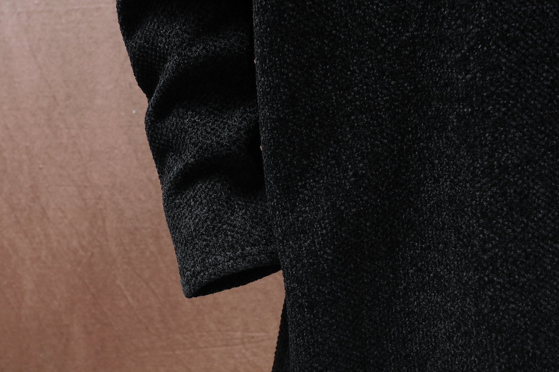 "Langer Chenille-Kapuzenpullover für Herren – Fleecegefütterter Slim Fit-Strickpullover mit geripptem Saum"_voghion.com
