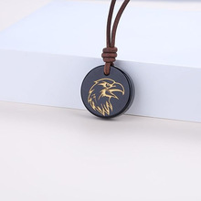 跨境热卖鹰头吊坠项链男士皮绳项链不锈钢饰品美式风黑色圆牌吊坠