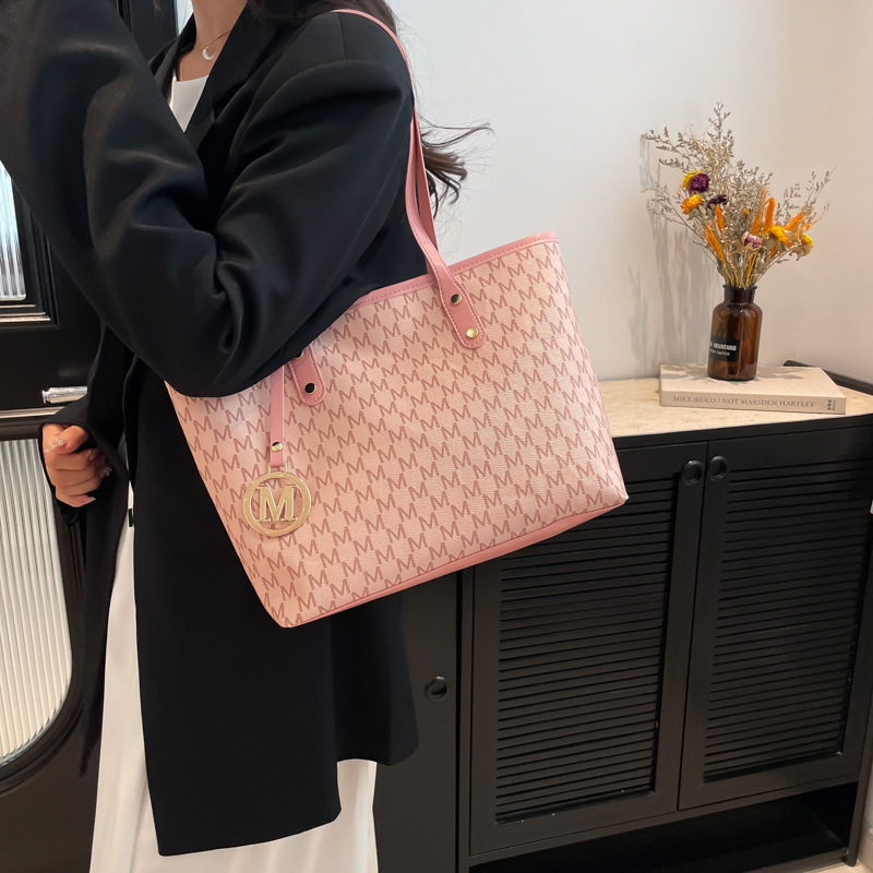 Europe and the United States cross-border personality large capacity letter simple printing tote bag women's new European commuter shoulder bag